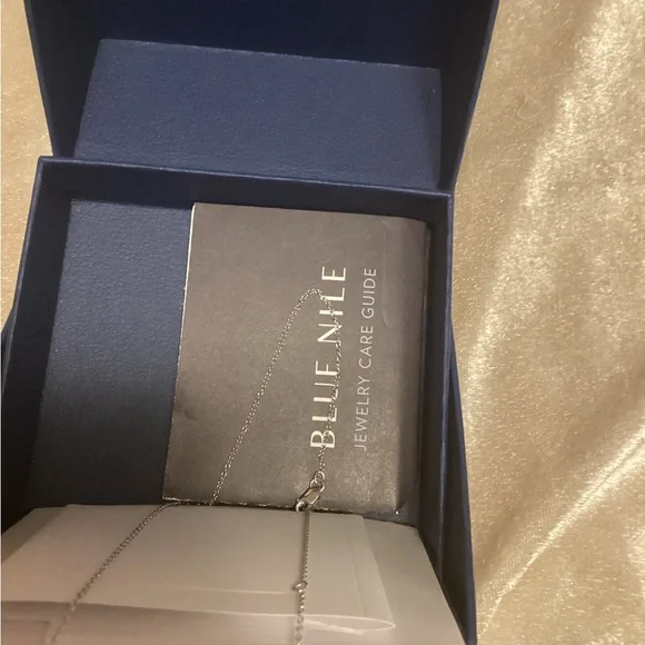 Blue Nile Peridot pendant with Chain Sterling Silver NIB